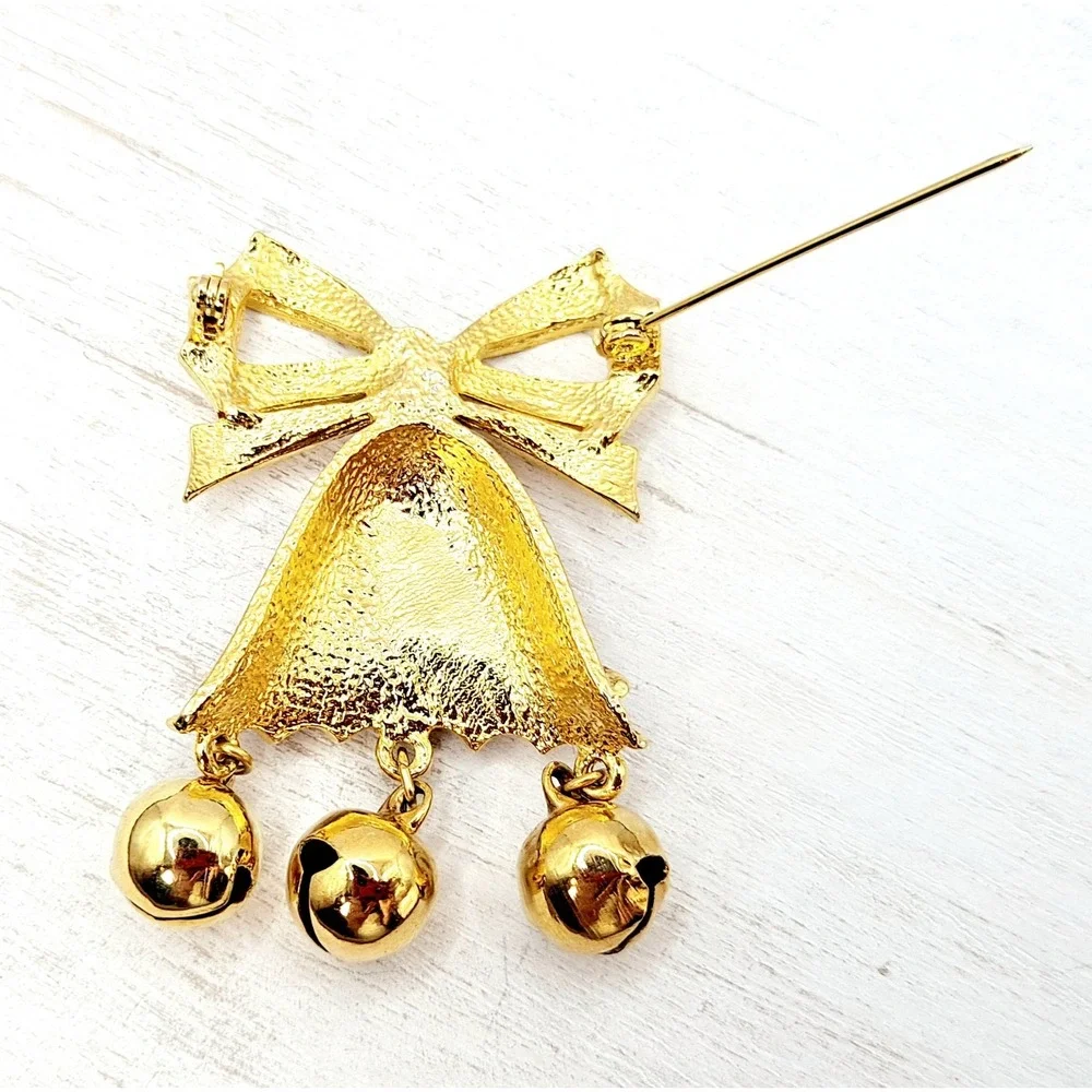 Vintage Christmas Bell Bow Brooch – Goldtone Glitter Enamel Holiday Pin
